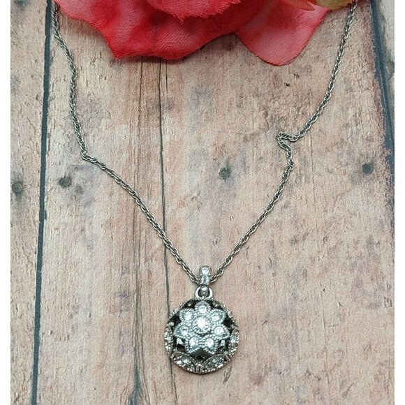 Beautiful Carolee Open Works Crystal Pendant Necklace Floral Domed 16" MINT - Picture 2 of 11